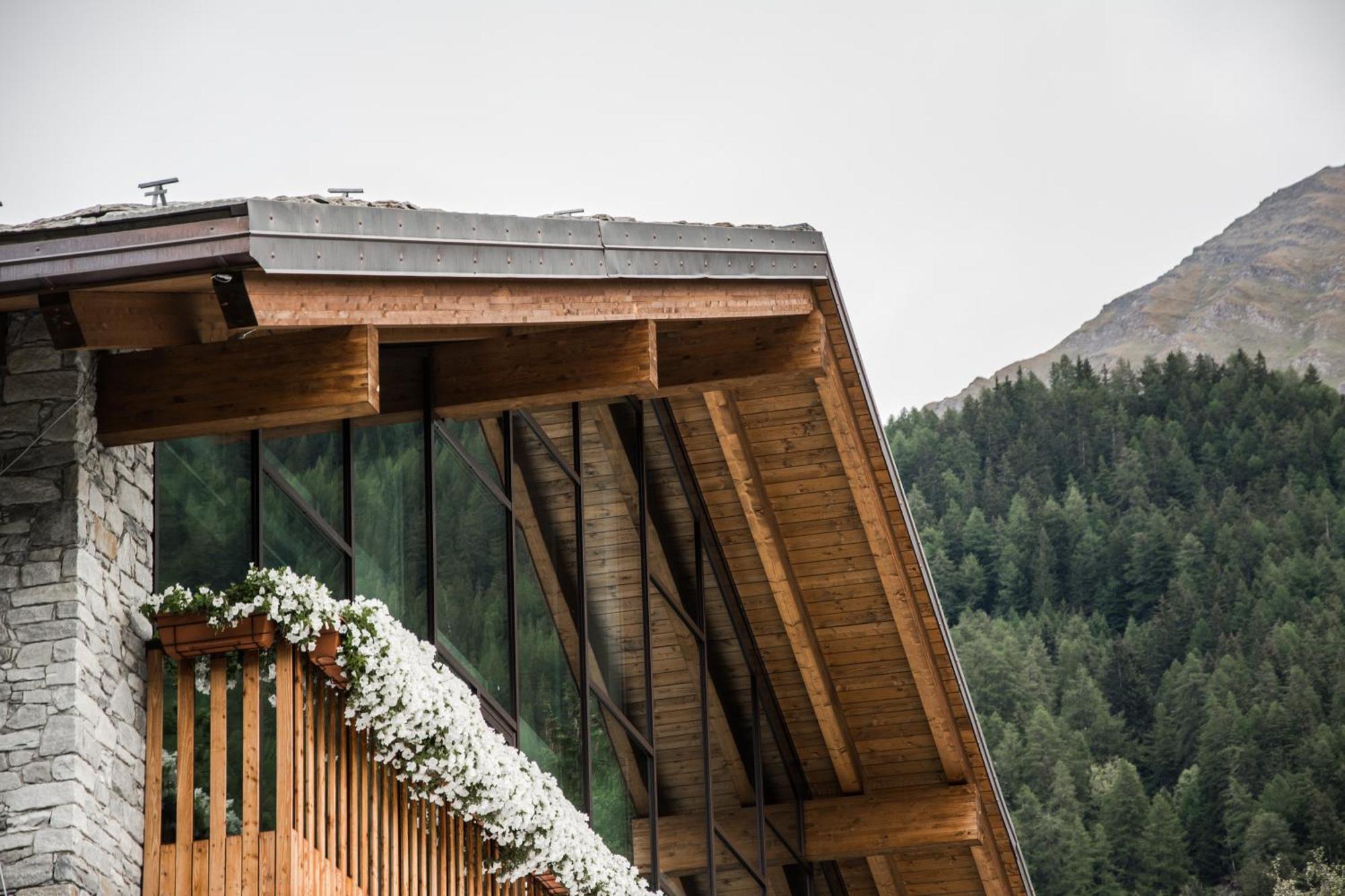 Grand Hotel Courmayeur Mont Blanc, By R Collection Hotels Exterior foto